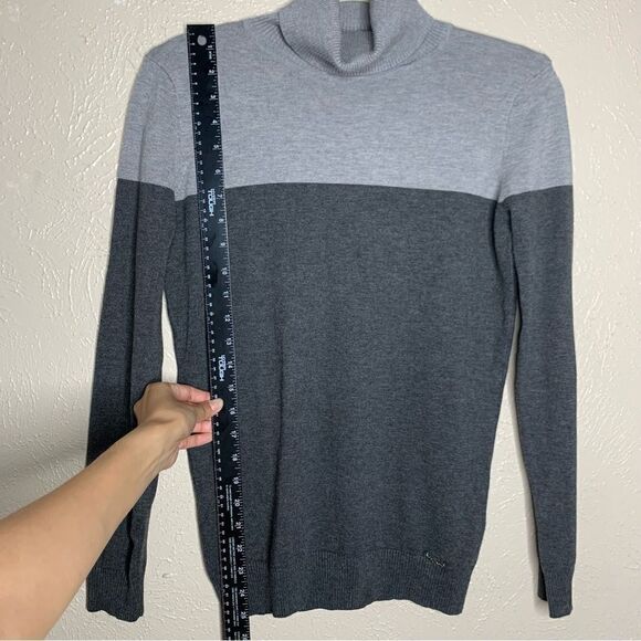 Calvin Klein two tone gray turtleneck long sleeve sweater - Picture 9 of 9